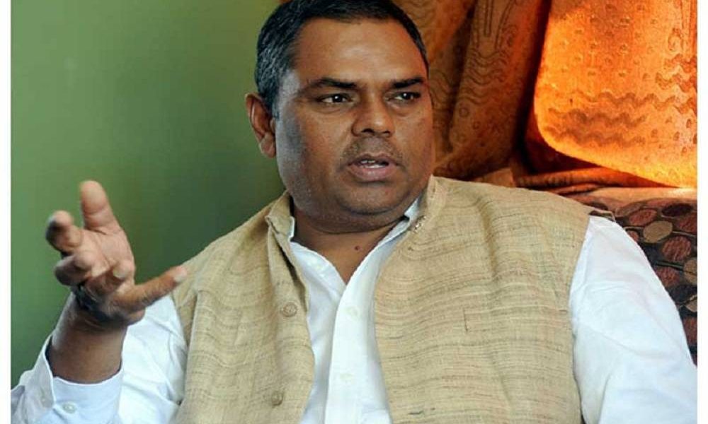 संघीय सरकारले कानूनहरू बनाउन ढिलाई गरेको आरोप