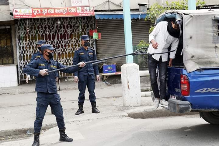 लकडाउन उल्लंघन गर्नेलाई नछोई पक्राउ