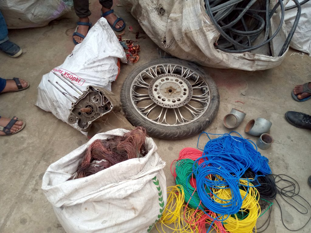 सुरूङ खनेर घरमा चोरी