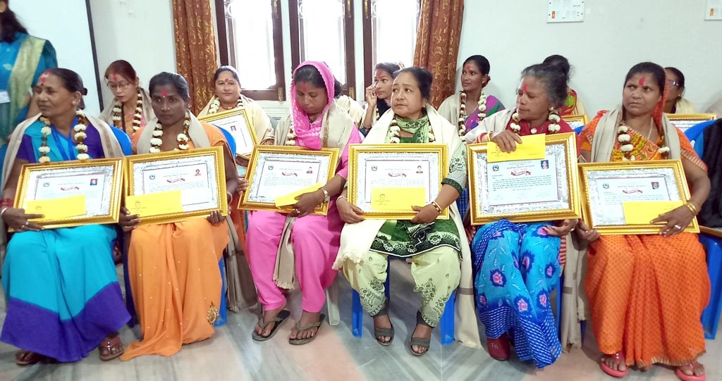 श्रमिक महिला दिवसमा श्रमिक महिलालाई सम्मान