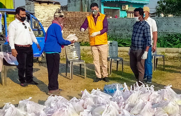 लायन्स क्लब अफ विराटनगर  ग्लोबलद्धारा २ सय घरपरिवारलाई खाद्यान्न वितरण