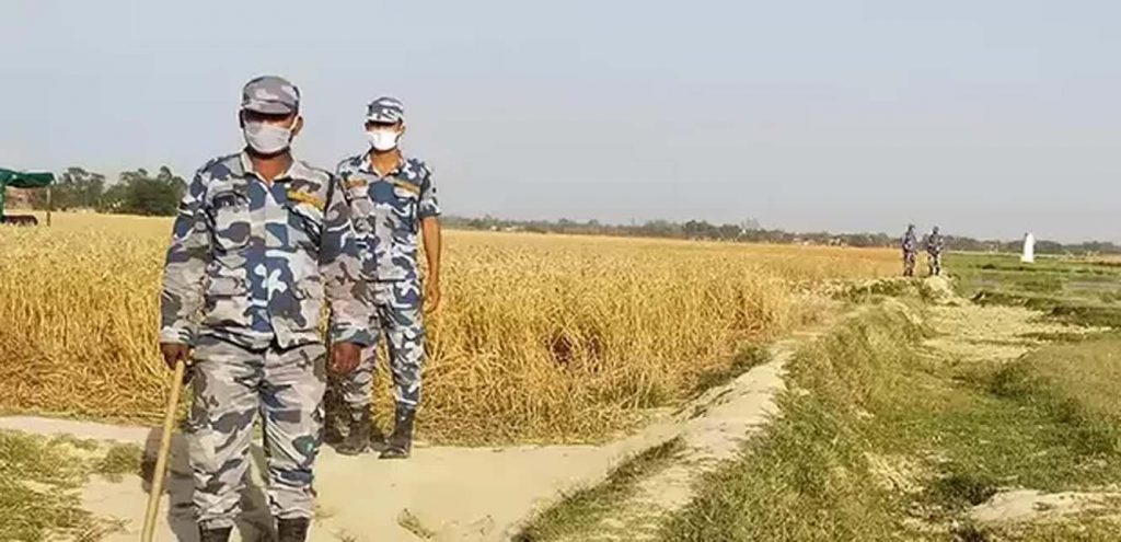 स्थानीयसँग मिलेर सीमा निगरानी