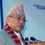 एमालेको पुनर्गठन कार्यदलले प्रतिवेदन बुझाउँदै