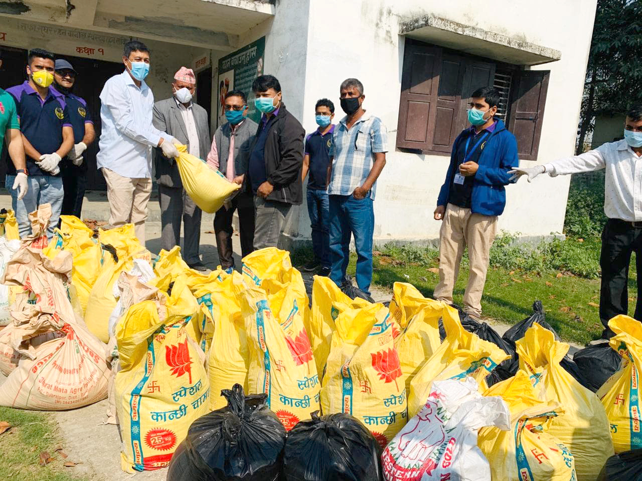 लायन्स हेल्थ प्रोफेसनलद्वारा १२० परिवारलाई राहत