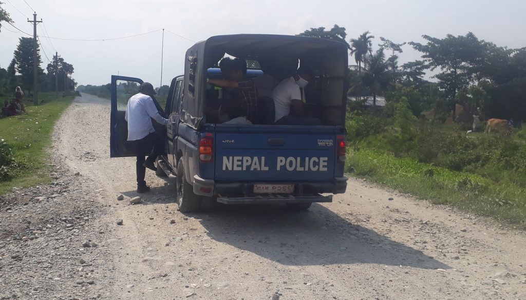 अस्पतालबाट भागेका एक संक्रमित प्रहरी नियन्त्रणमा