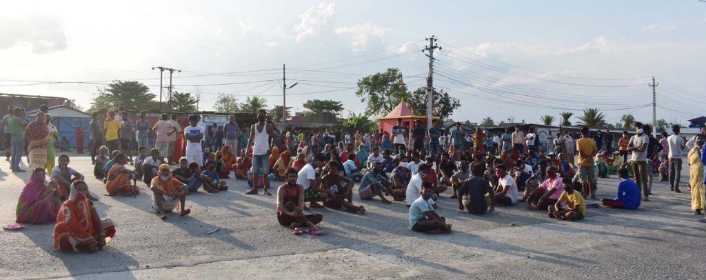 जनता भन्छन्ः हामी भोकै छौं, राहत काहाँ आयो ? (भिडियो)