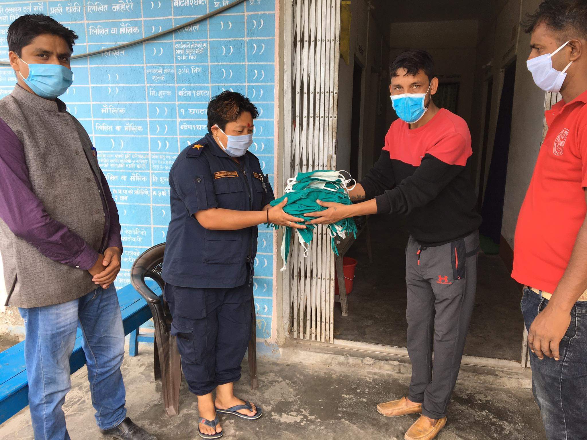 हातेमालोद्वारा मास्क वितरण