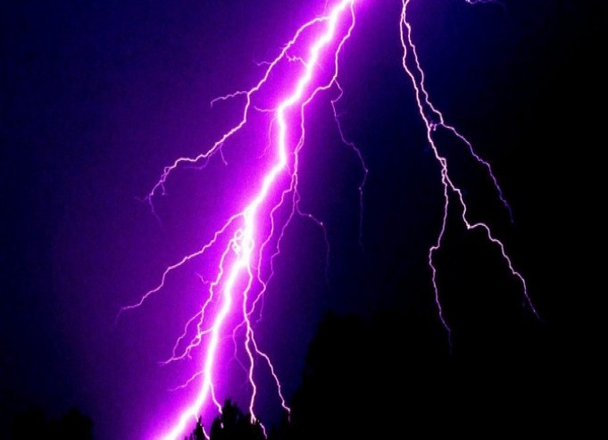 रंगेलीमा चटयाङ लागेर एकको मृत्यु, चार घाइते