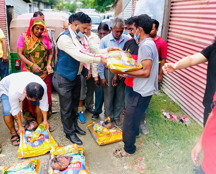 जन्मदिनमा यातायात मजदुरलाई राहत वितरण