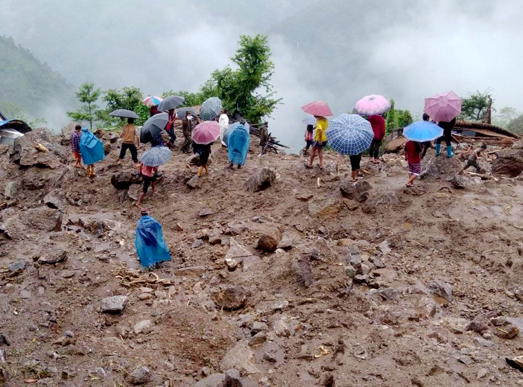 बेसिन्दामा पहिरोको वितण्डा (तस्बिरमा)