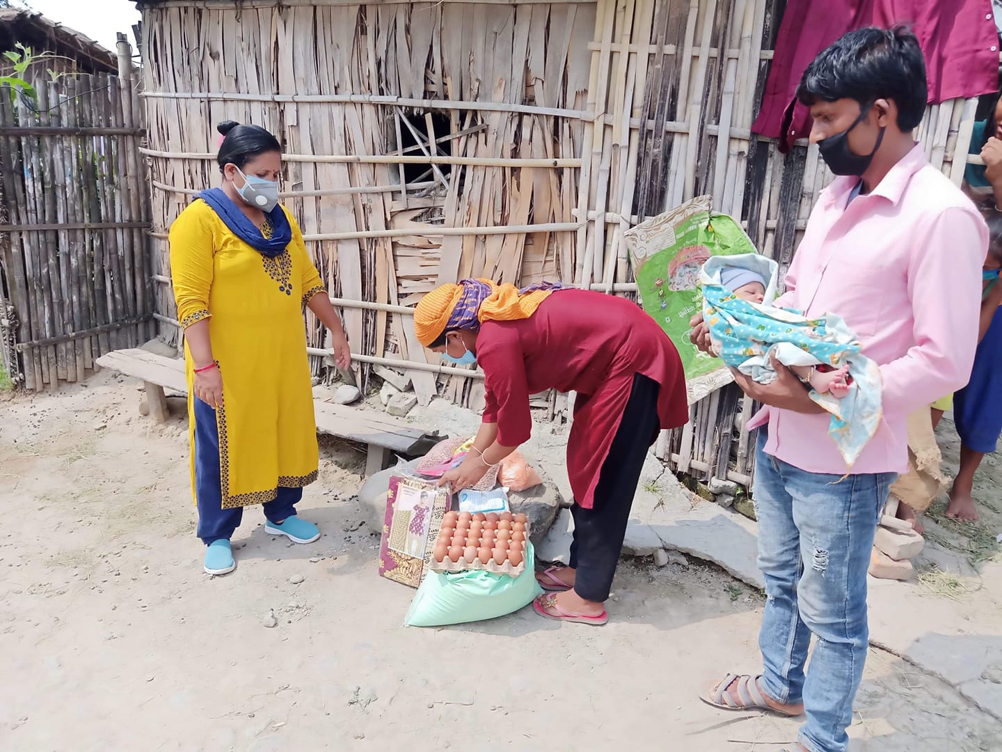 सुत्केरी भेट्दै परामर्श दिँदै इटहरीकी उपप्रमुख