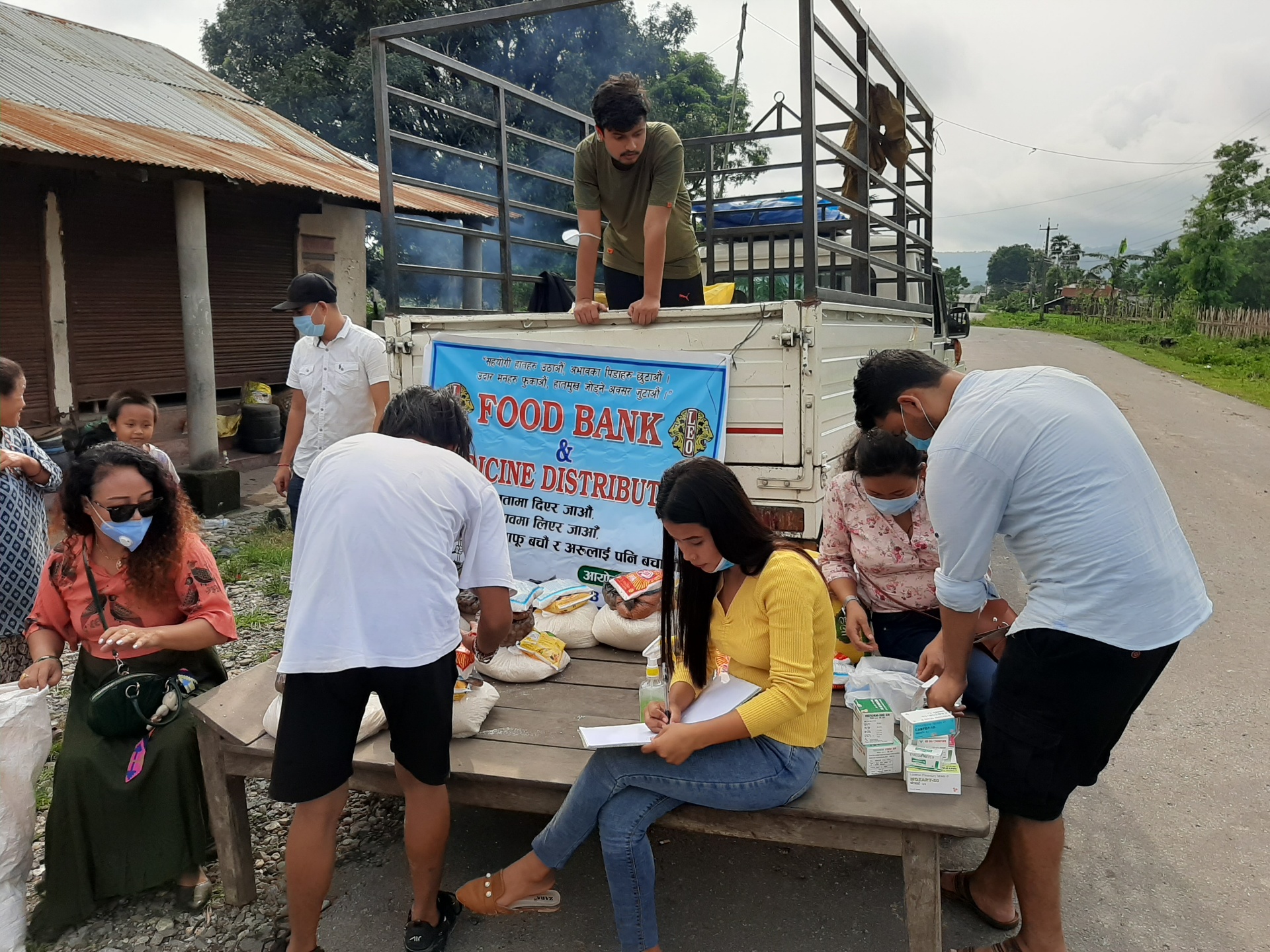 जाँतेमा फुड बैंकमार्फत खाद्यान्न तथा औषधि वितरण