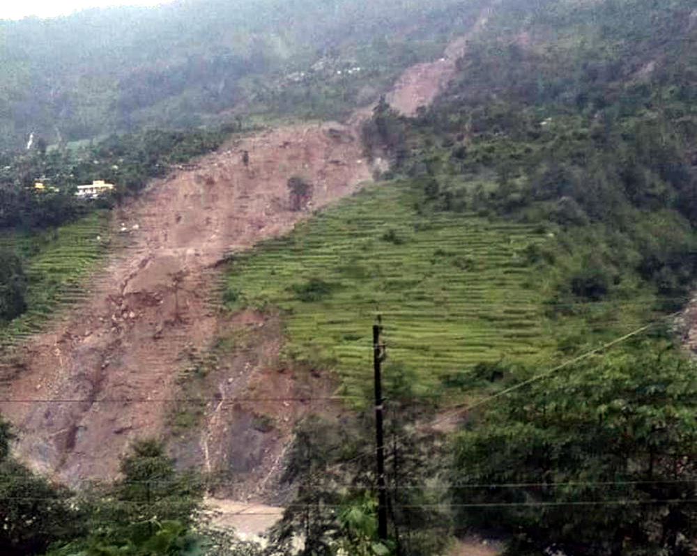 पहिरोले पुरेर मजदुरको मृत्यु