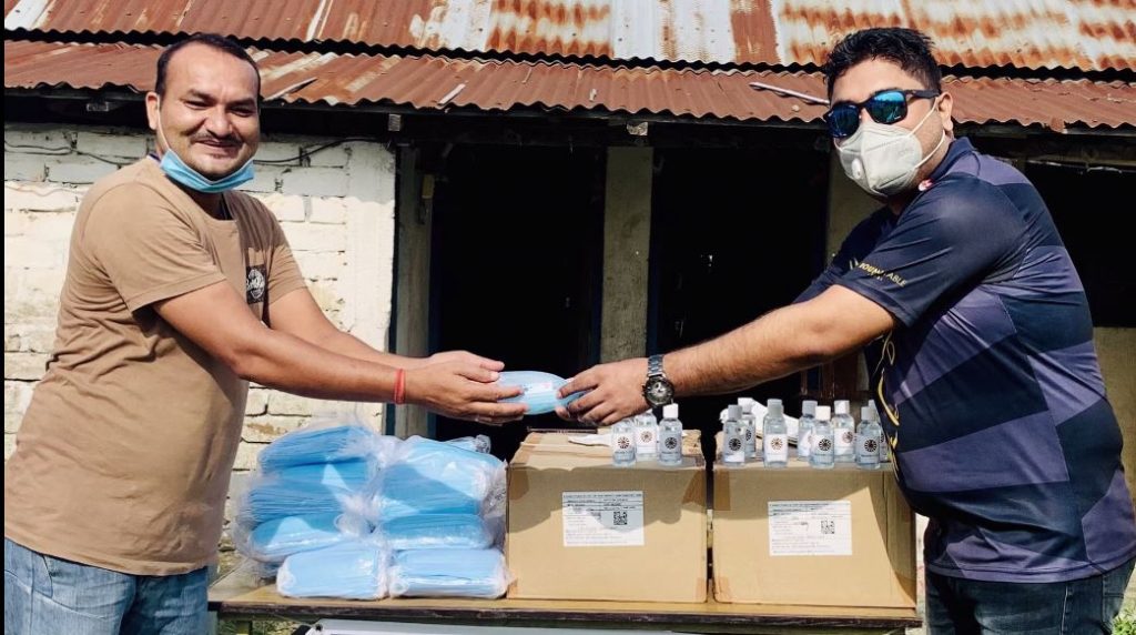 राउण्ड टेबल नेपालद्वारा विद्यालयलाई स्वास्थ्य सामग्री हस्तान्तरण