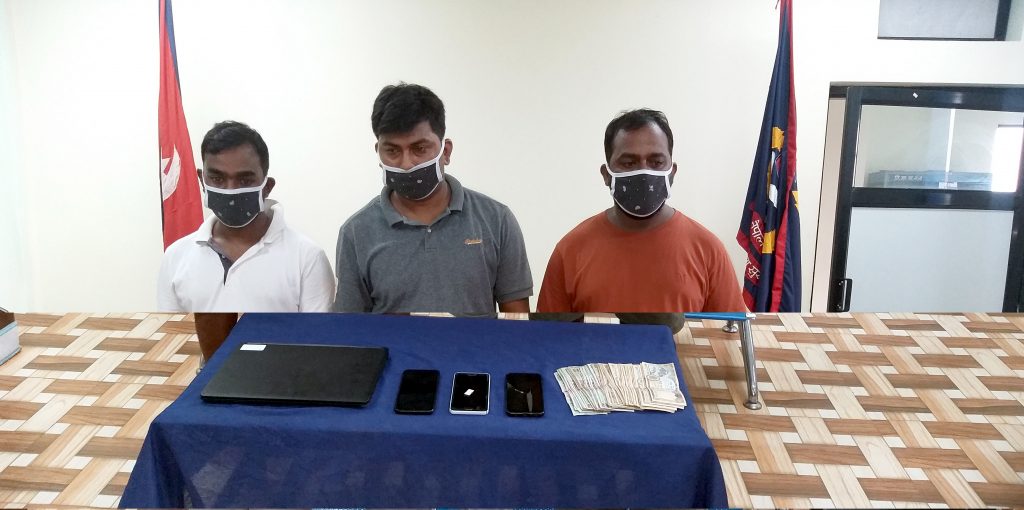 आईपीएलको सट्टाबाजी खेलाउने तीन जना पक्राउ