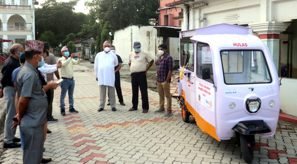 स्वाब संकलन गर्न ‘मोबाइल भेन’