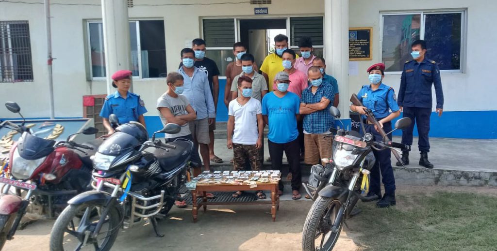 मोरङको रतुवामाईबाट १२ जुवाडे पक्राउ