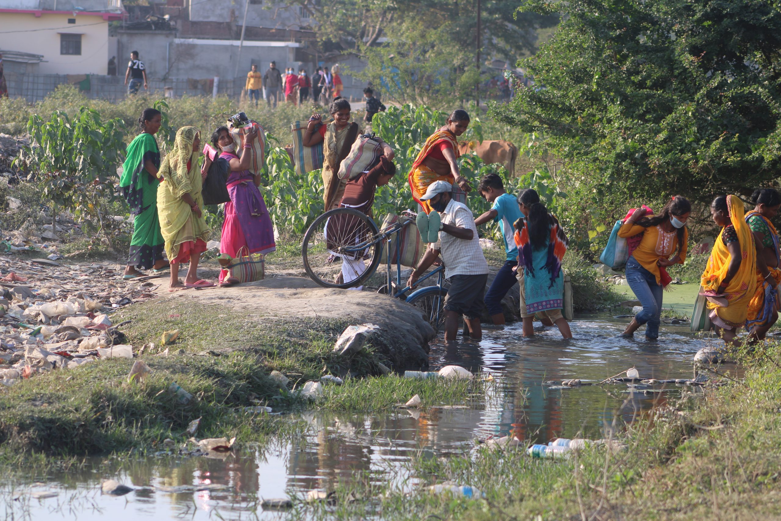 सीमा बन्द राख्ने सरकारको निर्णय कागजमै सिमित : फोटो फिचर