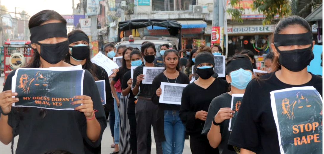 बलात्कार विरुद्ध किशोरीहरुको प्रदर्शन