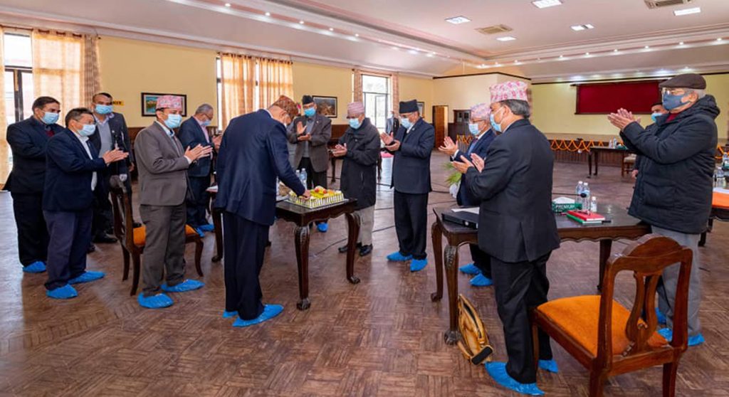 नेकपा बैठकमा केक काटियो