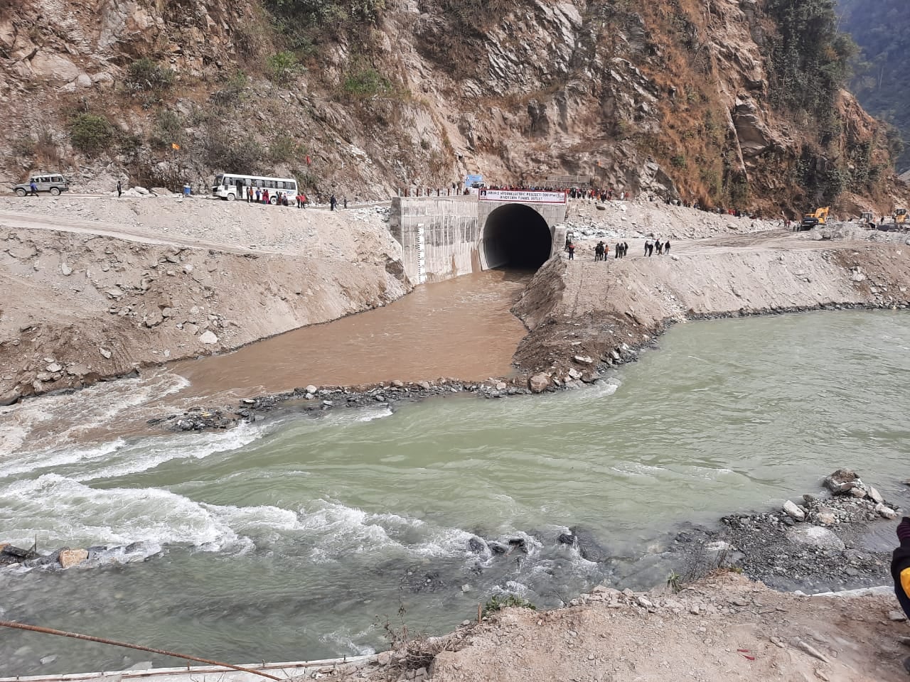 अरुण तेस्रो जलविद्युत् आयोजनाको मुख्य सुरुङ मङ्गलबार छिचोलिने