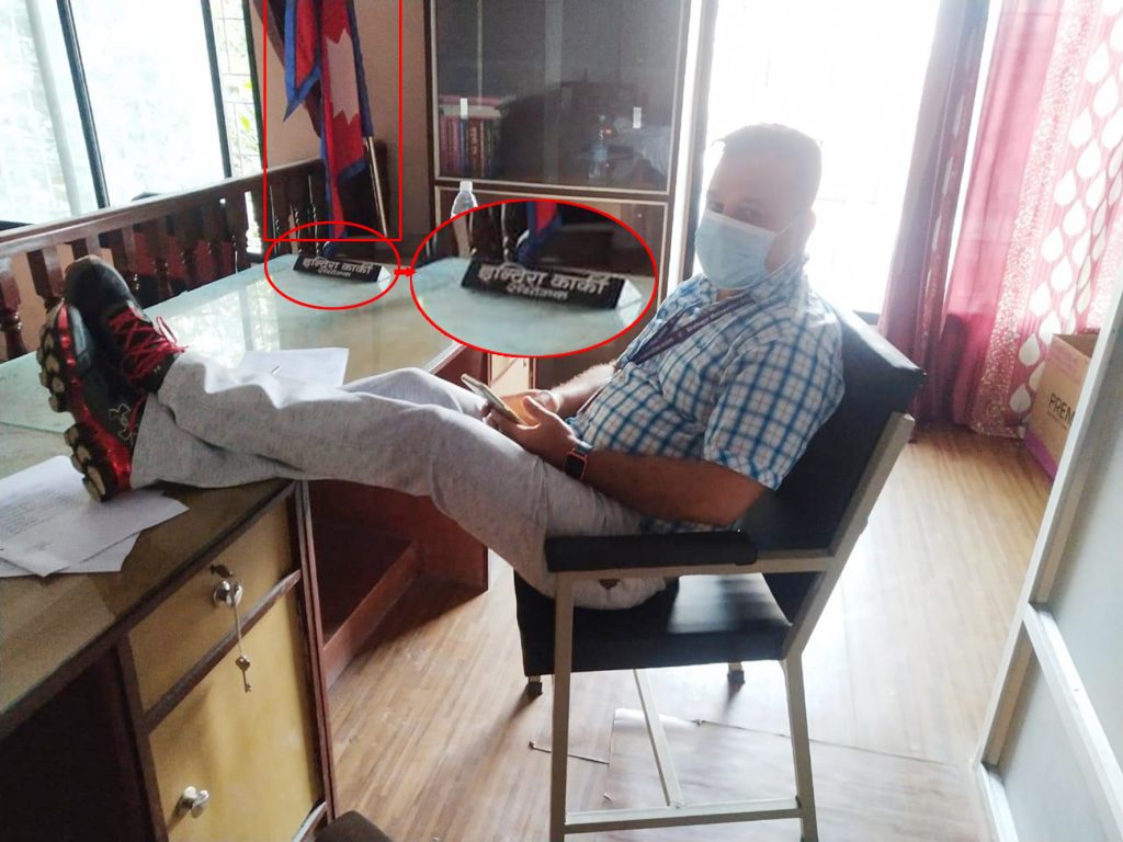 विराटनगर महानगर कर्मचारी कार्कीको हर्कत, इजलाश कक्षको टेबुलमै उपरखुट्टी