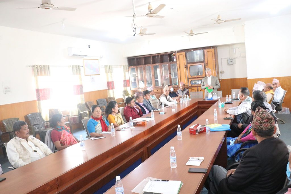 मुख्यमन्त्री हटाउने योजना बनाउन सांसदको माग