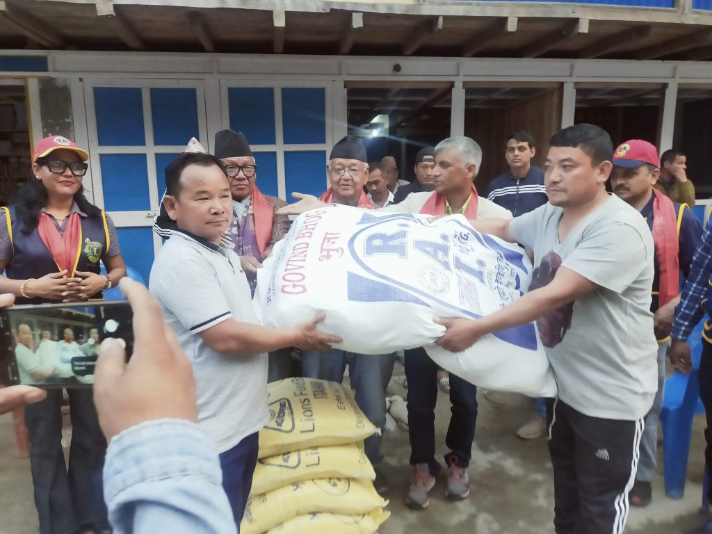 आगलागी पीडितलाई कांग्रेस संसदीय दलद्वारा राहत हस्तान्तरण