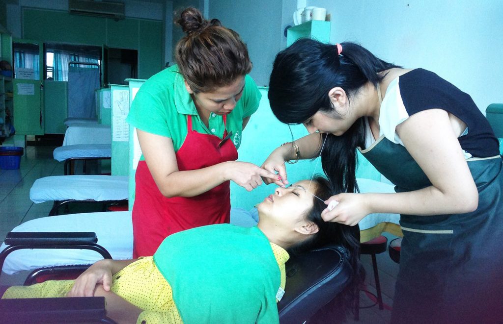 ब्युटीपार्लर तालिम सुरू