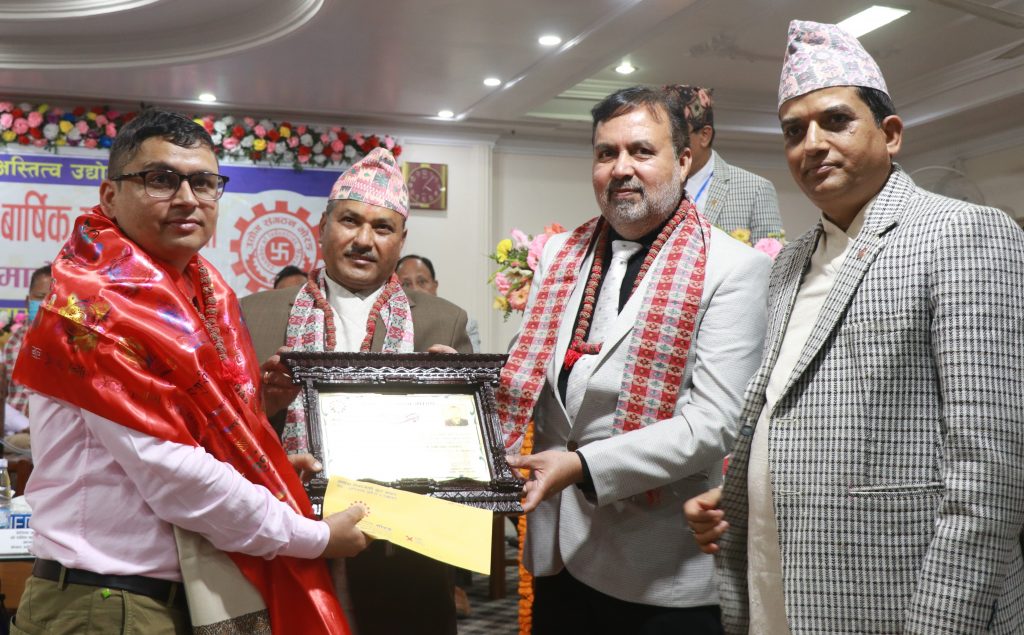 हाम्रोमतकर्मी आचार्यसहित ७ पत्रकार सम्मानित