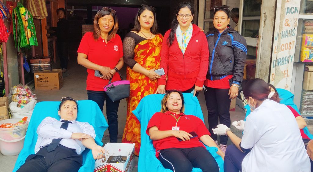 श्रमिक महिला दिवसमा रक्तदान