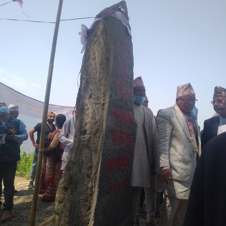 लुम्फाबुङमा नौं फिट अग्लो चोत्लुङ