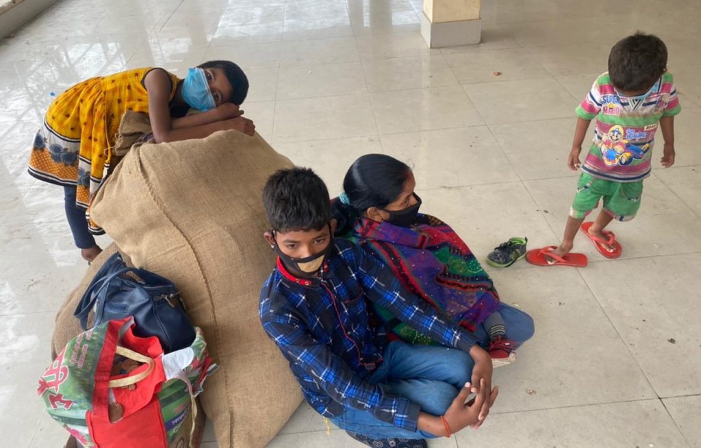 होल्डिङ सेन्टर नहुँदाको पीडा: स्वदेश आएपछि आकास ओढेर बस्नुपर्ने