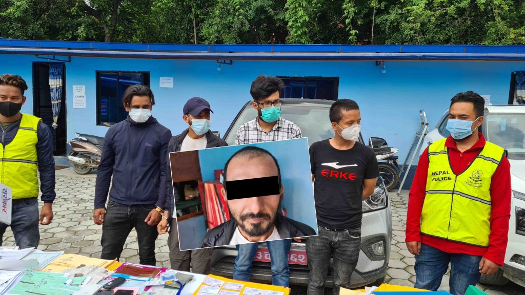 काठमाडौंमा भेटियो मोरङ बयरवनका ‘कीर्तेप्रसाद’, सबै कागजात नक्कली बनाउँदै बिक्री गर्दै