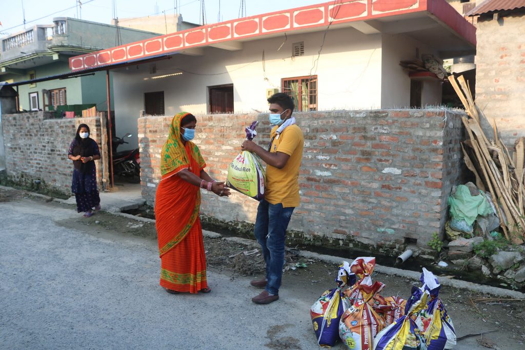 युवा सामाजिक अभियन्ताद्वारा दुई सय परिवारलाई खाद्यान्न वितरण
