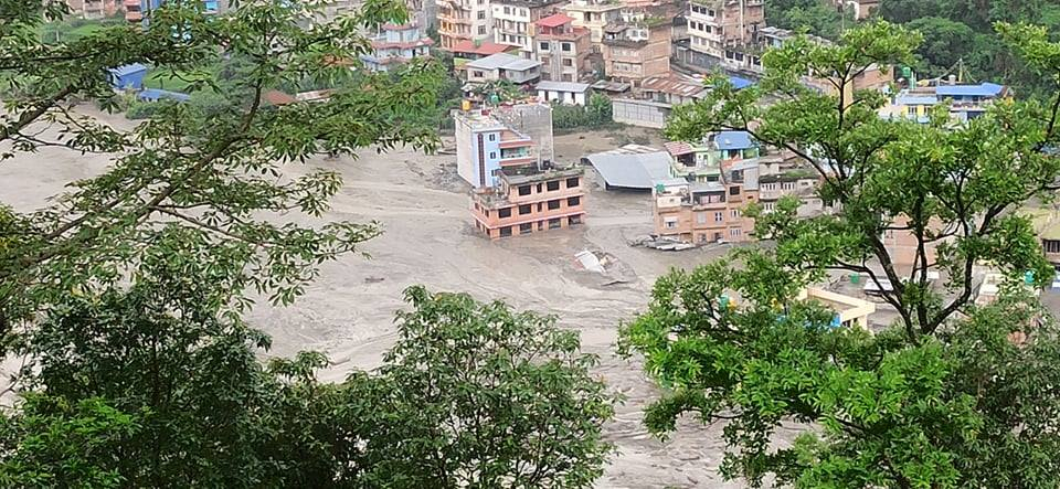असारको पहिलो दिन बाढीको वितण्डाः मेलम्चीमा ७ जनाको मृत्यु