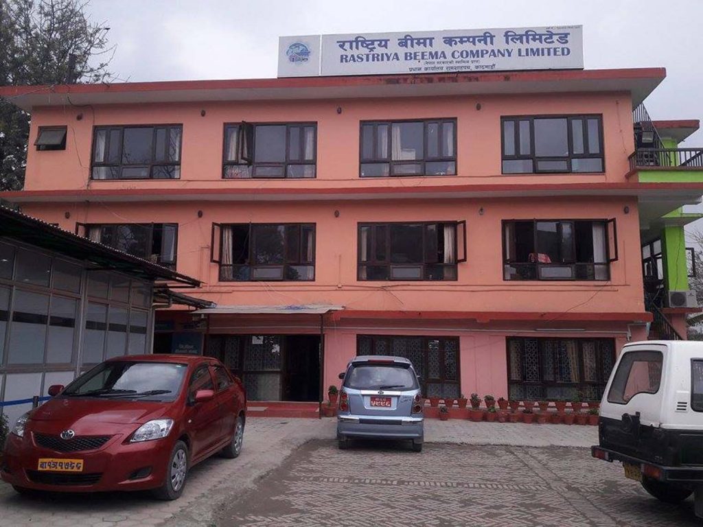 कोरोना बीमा : किन गर्दैन अर्थ मन्त्रालय रकम निकासा ?