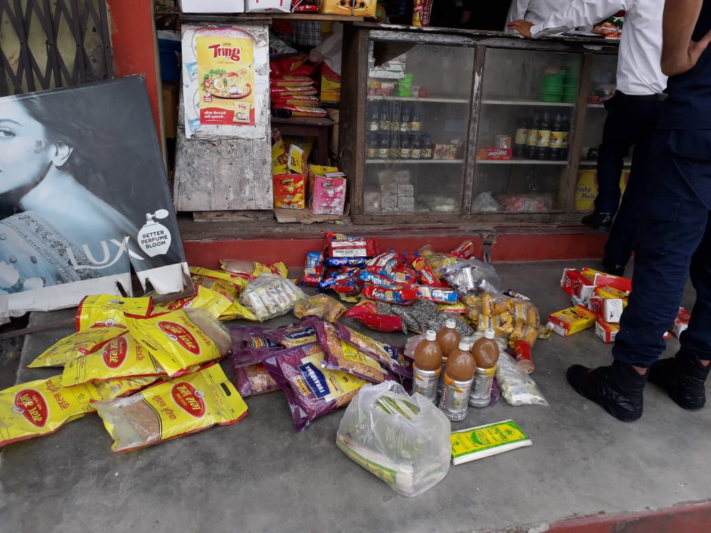 खुद्रा पसलमा भेटिएको अखाद्यय बस्तु नष्ट