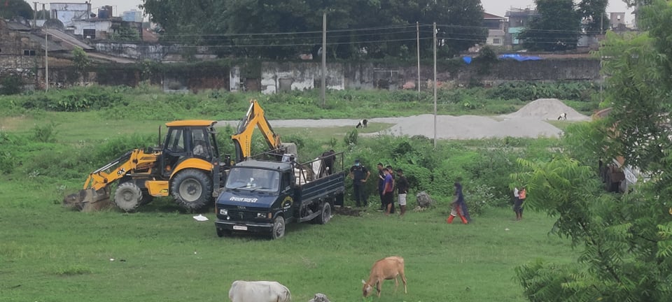 जोगवनी बसेर नेपालमा माछा तस्करी गर्ने महिला पक्राउ, ८ सय किलो माछा पनि बरामद