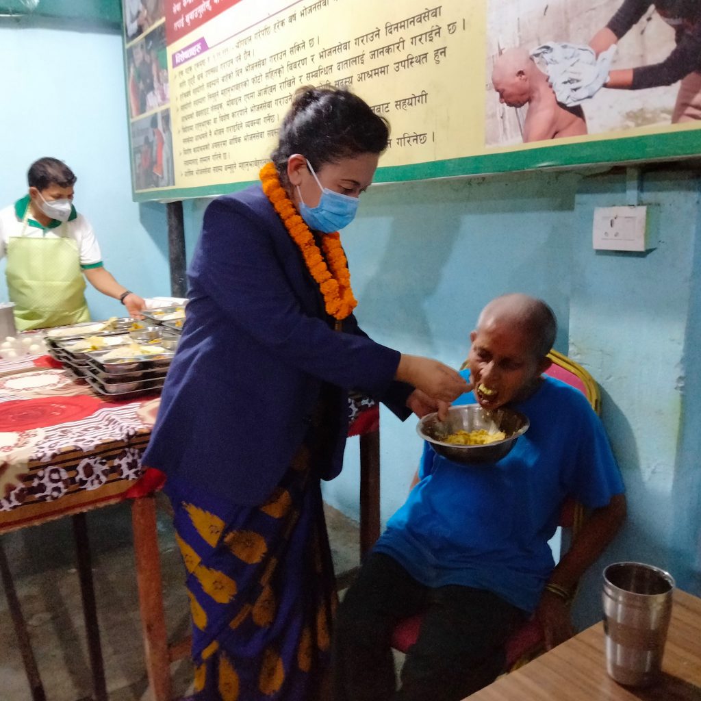 मन्त्री राईको जन्मदिन मानव सेवा आश्रममा