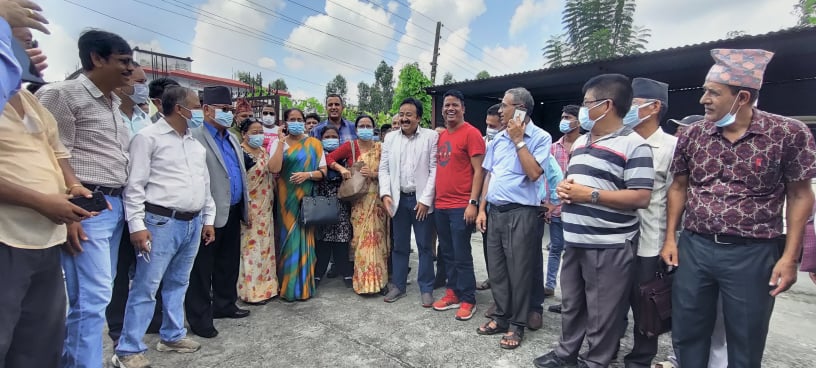 प्रदेश १ का ८ जना एमालेका सांसद पुगे निर्वाचन कार्यालय, थप २ जना पुग्दै