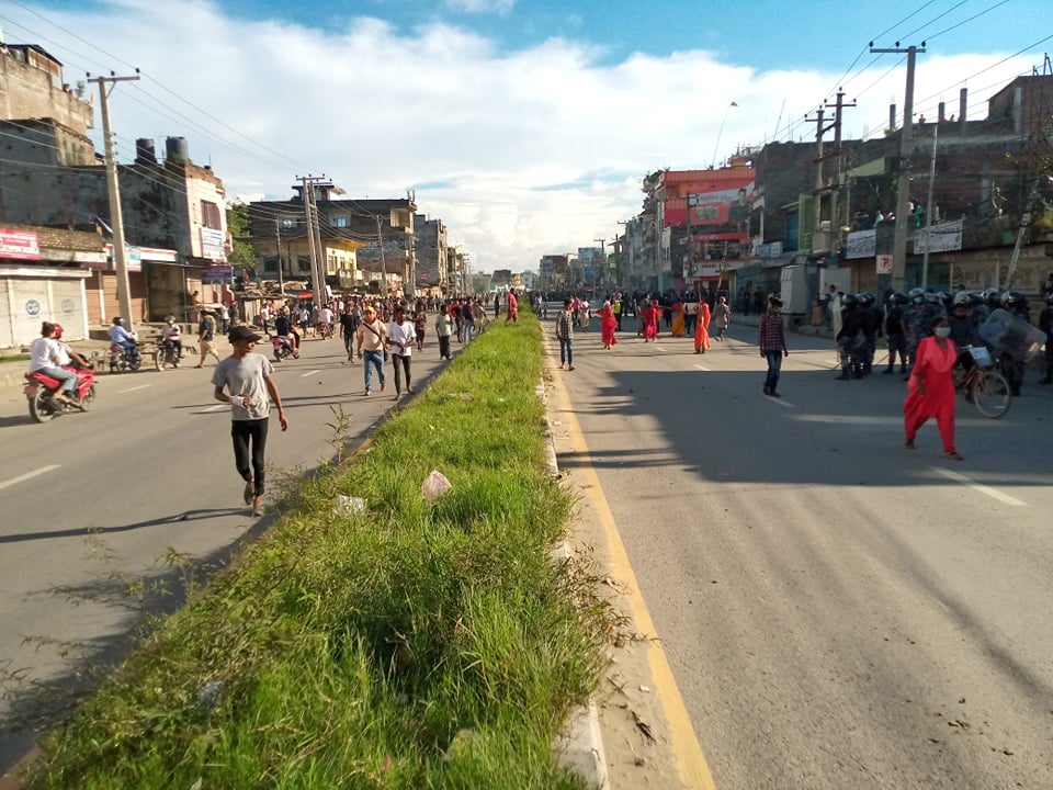 विराटनगरमा प्रहरी र स्थानीयबीच झडप