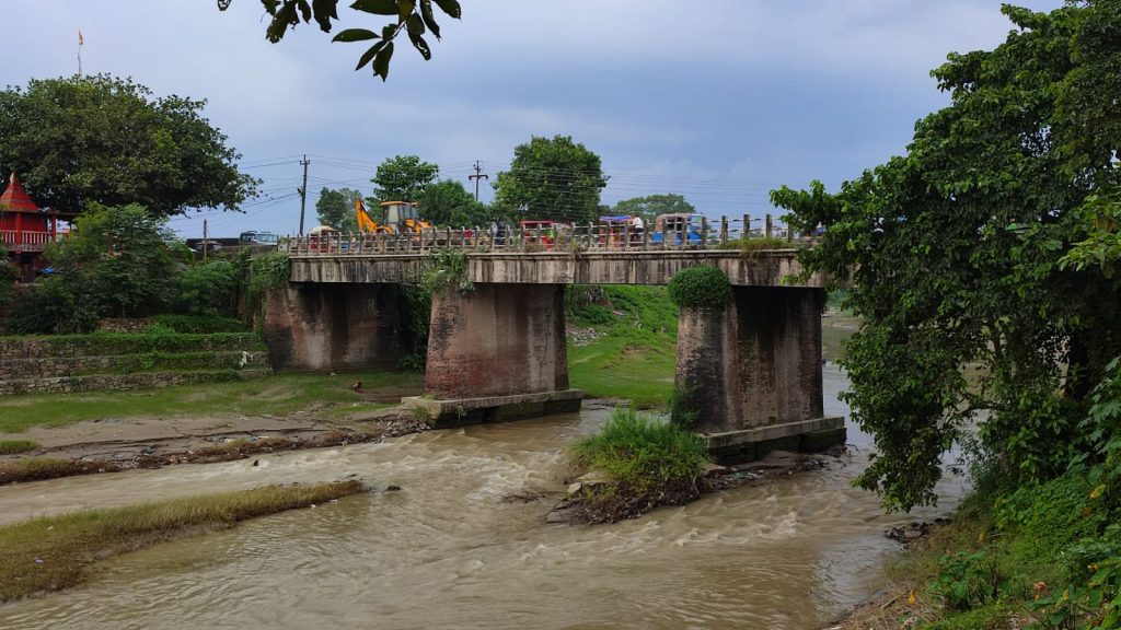 विराटनगरस्थित सिंघीया पुल जिर्ण (फोटो)