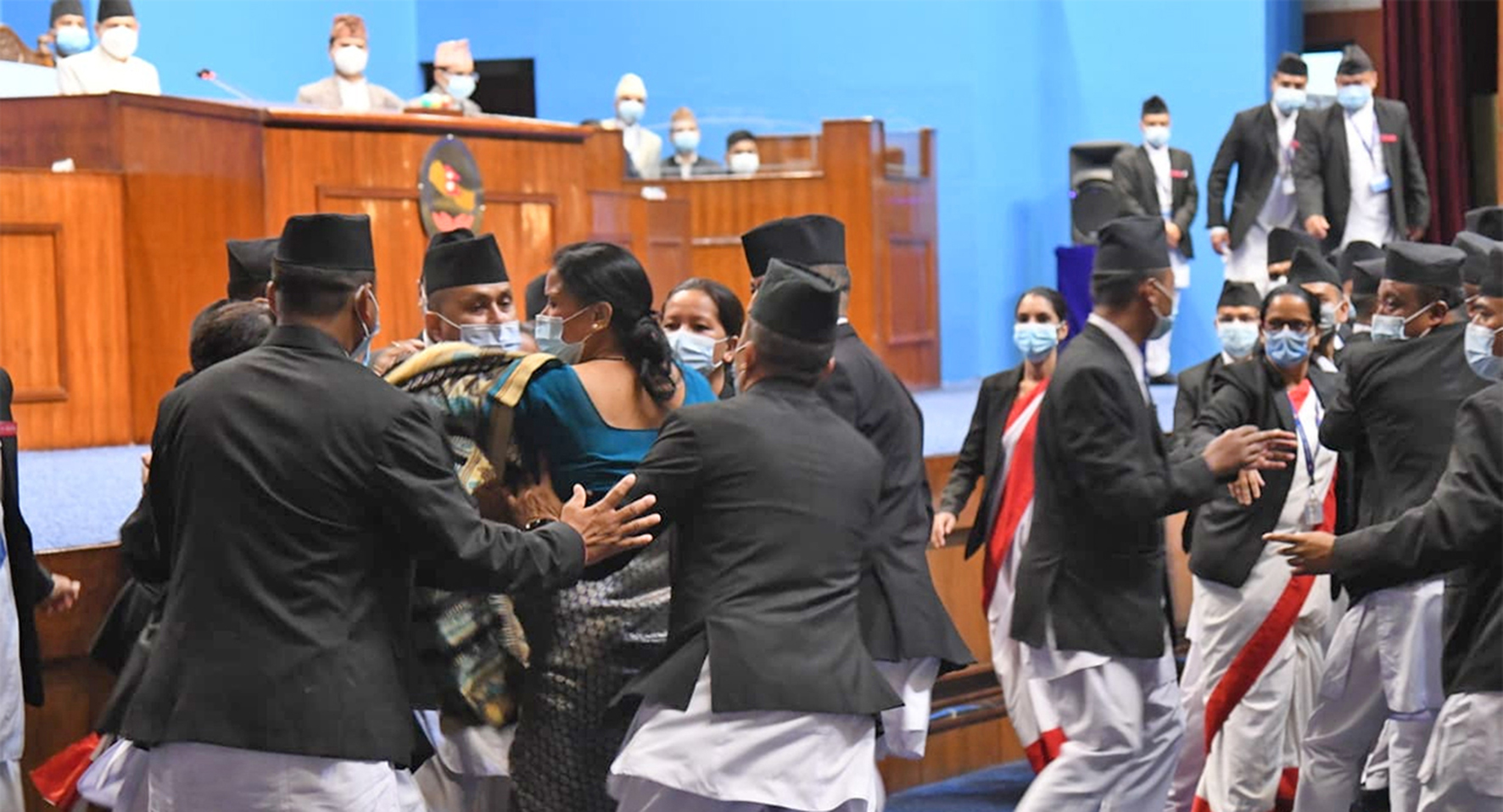 संघीय संसदको सबैभन्दा ठूलो दल एमाले संसदमा निरिह, दलसम्बन्धी अध्यादेश पेश