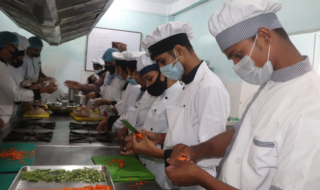 हिमालय दर्शनमा अन्तर्राष्ट्रियस्तरको होटल म्यानेजमेन्ट तालिम