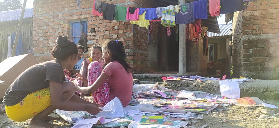 बाढी र डुबानको असर : ठूलालाई खानाको, सानालाई किताबको !