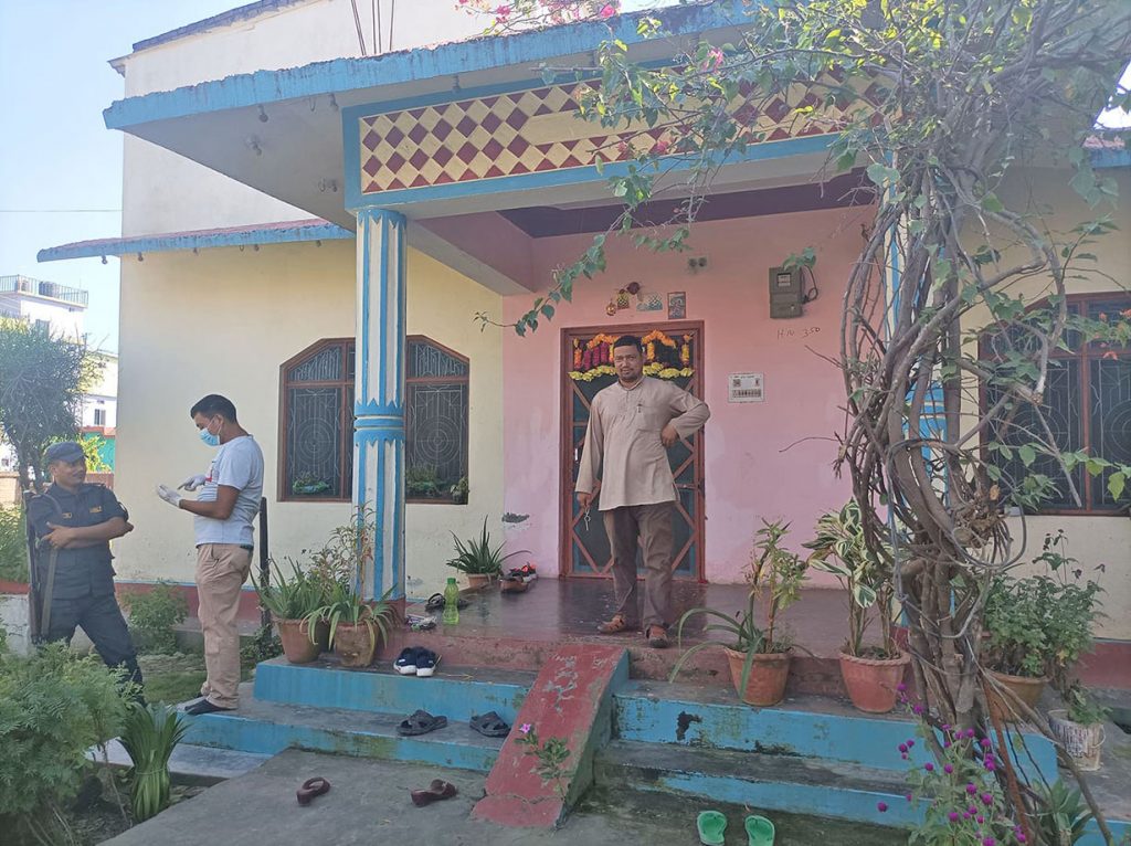 प्रधानमन्त्री देउवाकाे भाइको घरमा चाेरी