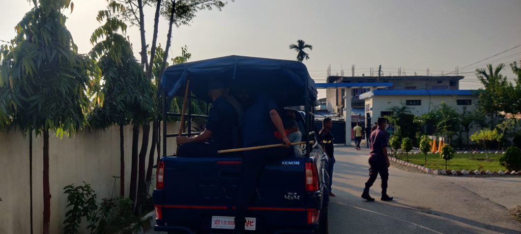 मदिरा खाएर प्रहरीको बर्दी च्यात्ने चार पक्राउ