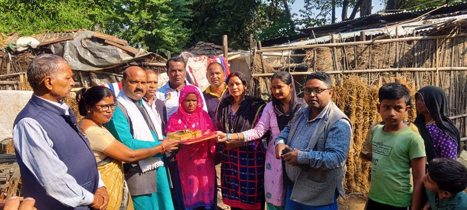 सहिद परिवारलाई लत्तापकडा र खाद्यान्य