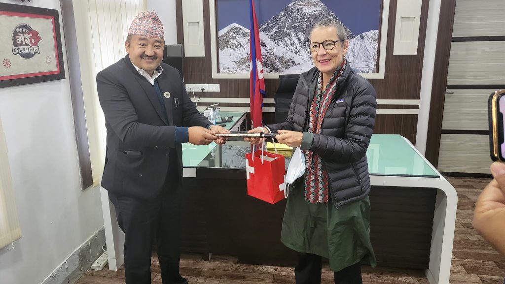 मुख्यमन्त्री राई र स्वीस राजदुत क्याप्लर बीच भेटवार्ता